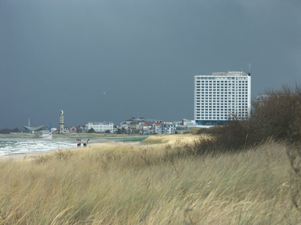 Ein Fels in der Brandung ... Hotel Neptun