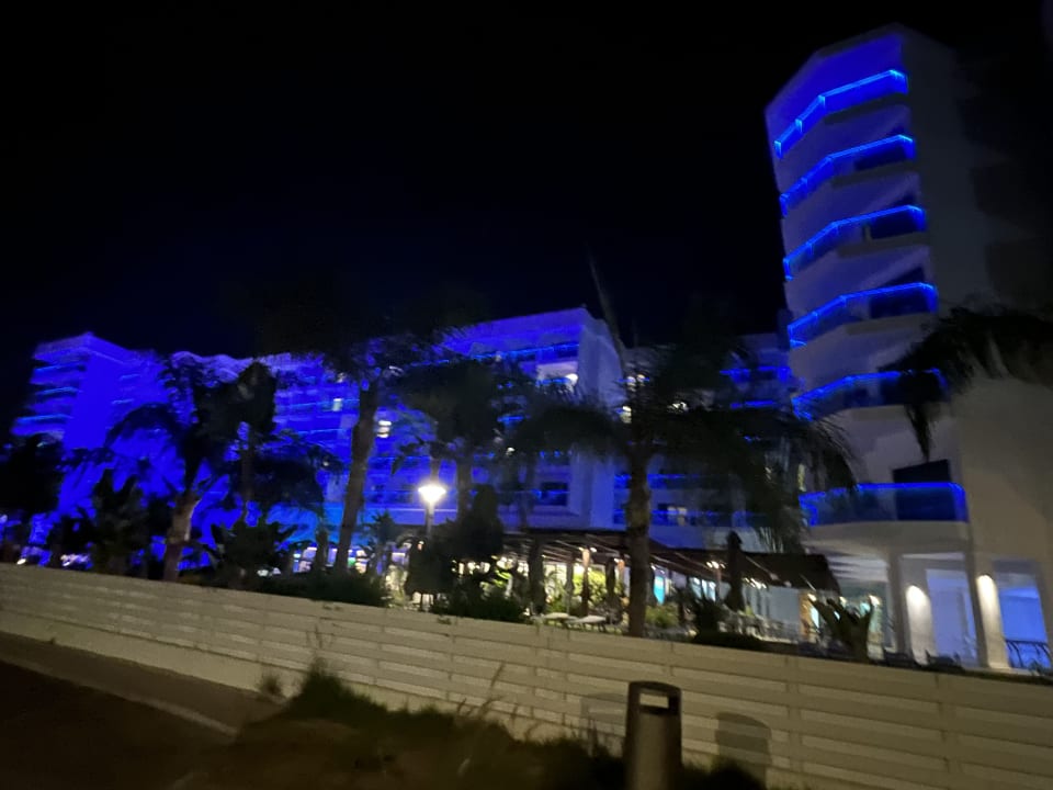 Außenansicht Hotel Vassos Nissi Plage