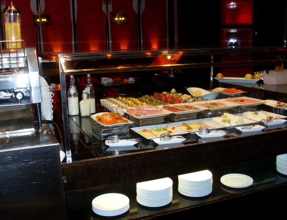 Frühstücksbuffet  Hotel Barcelona Condal Mar Affiliated by Meliá
