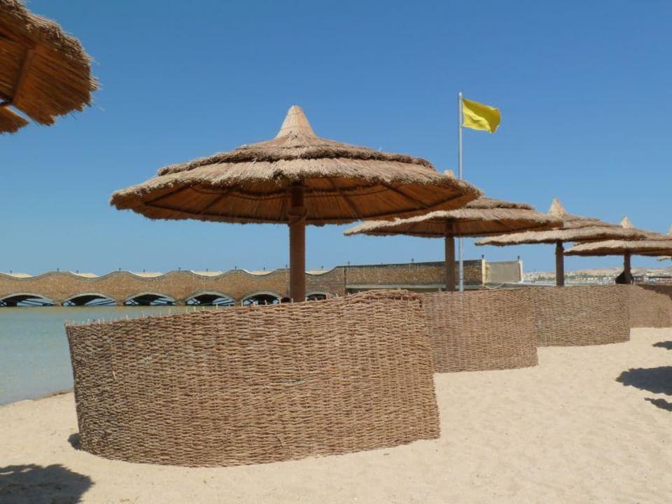 Immer genug Liegen & Schirme Titanic Beach Spa & Aqua Park