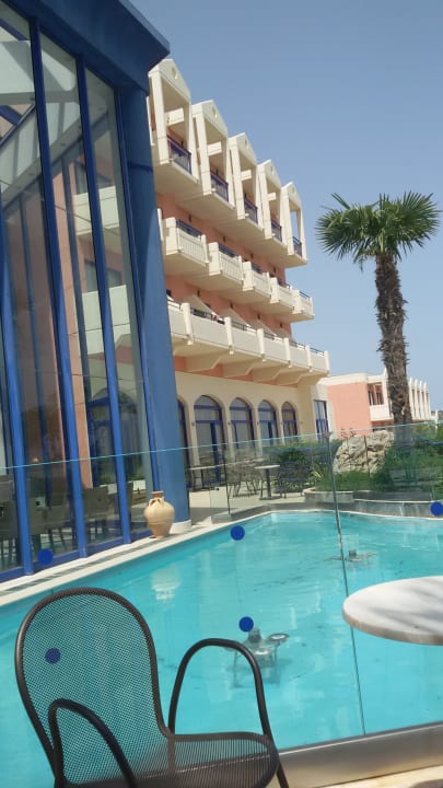 Außenansicht Kresten Palace Hotel