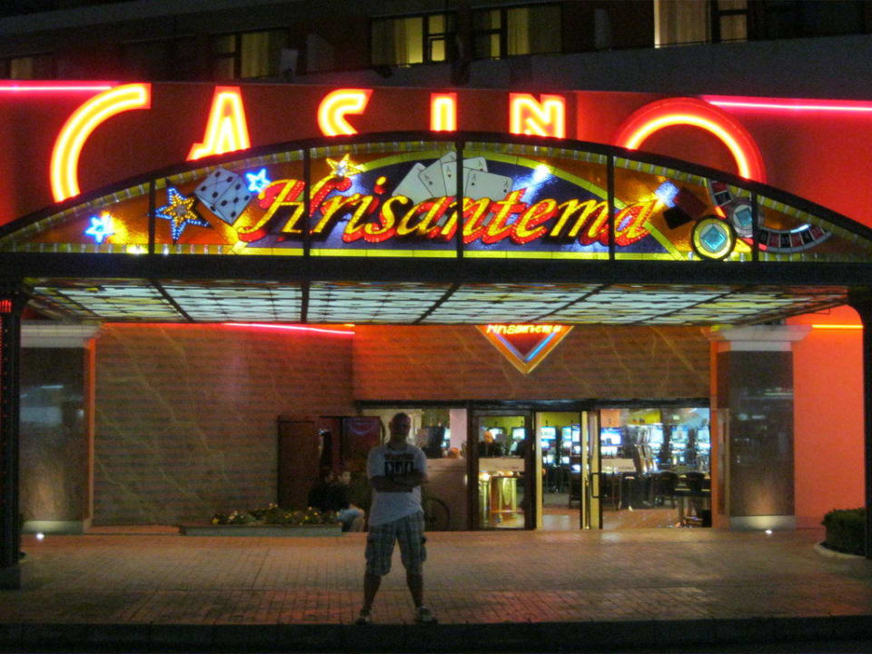 Eingang Hotelcasino Hotel Hrizantema