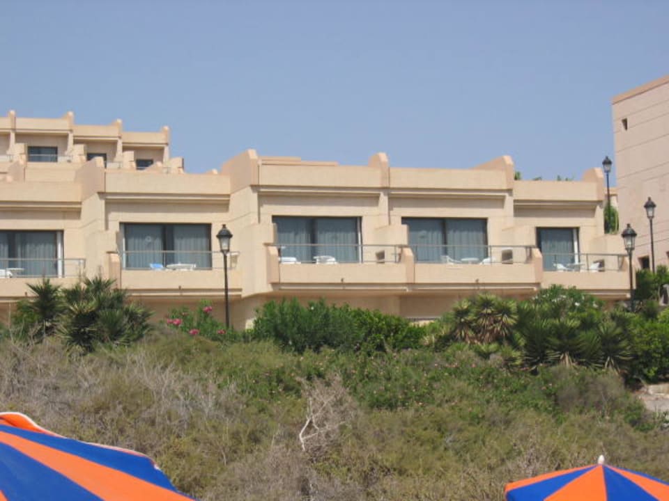 Suiten (27-30)  in der 1. Reiehe SBH Hotel Taro Beach