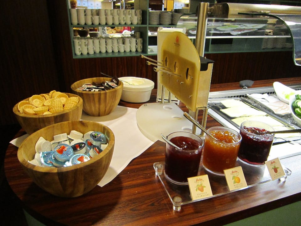 Marmelade und Co. Premier Inn Köln City Mediapark