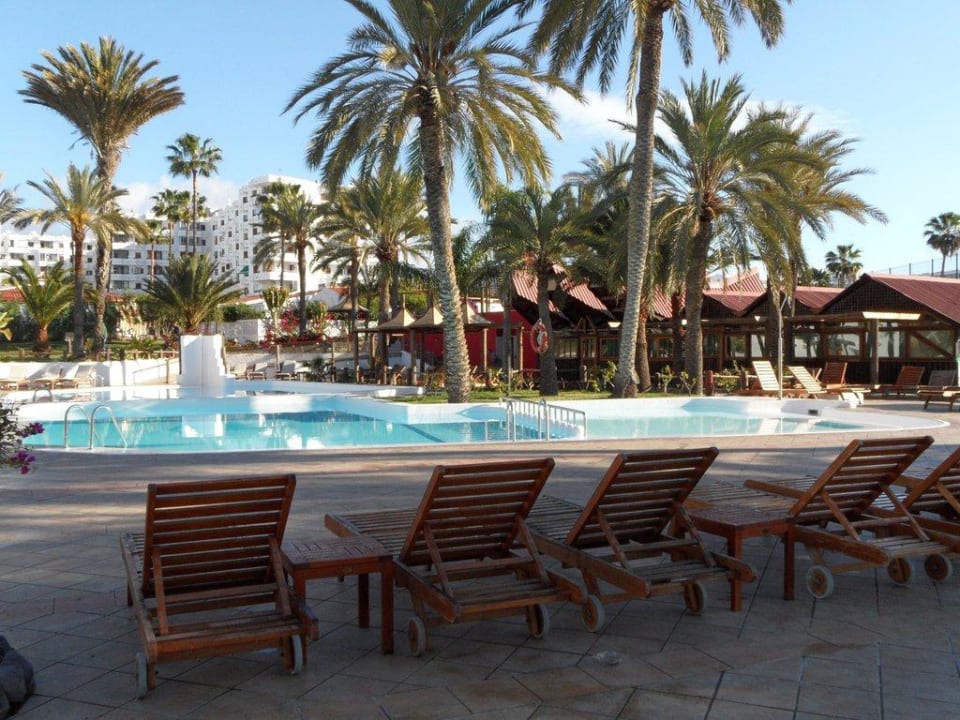 Pool HL Miraflor Suites Hotel