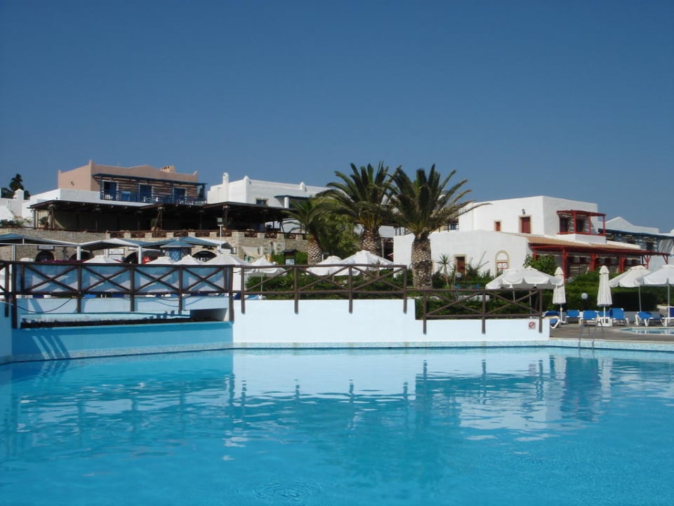 Pool und Teil des Hotels Mitsis Cretan Village