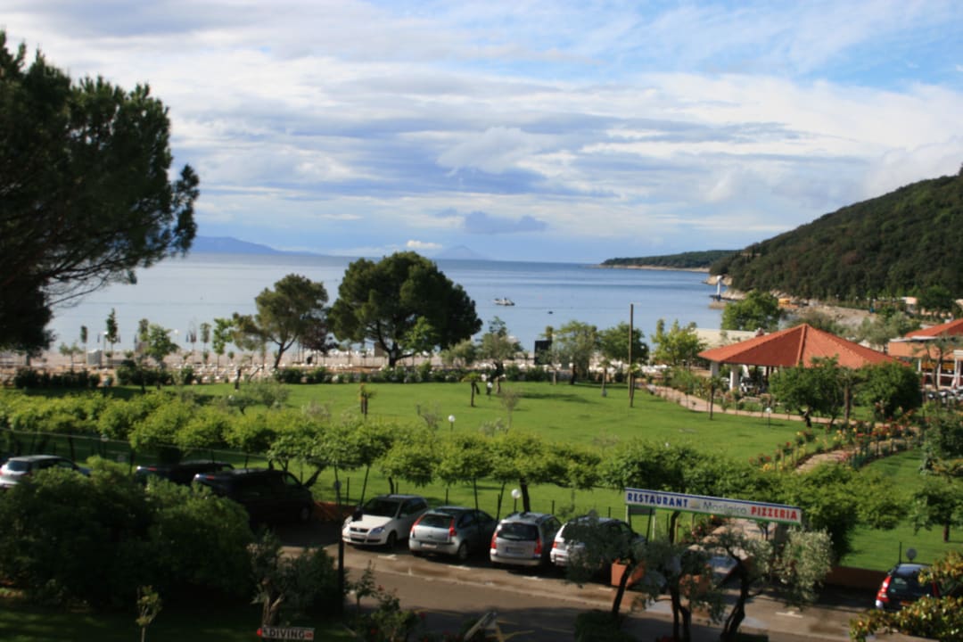 Blick vom Hoteleingang Oliva Camping - Maslinica Resort
