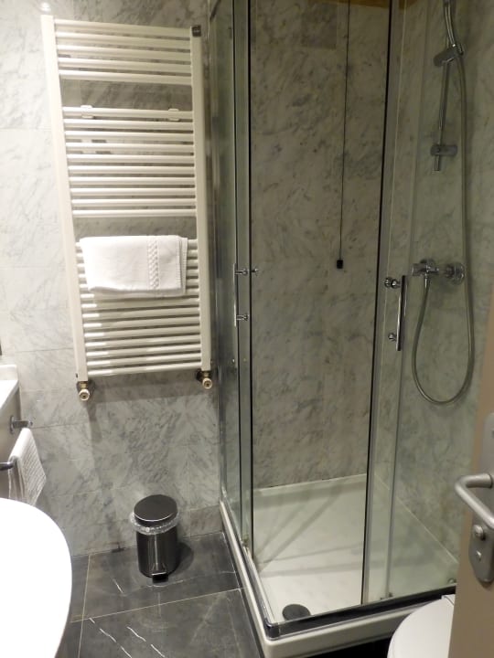 Zimmer Albavilla Hotel & Co