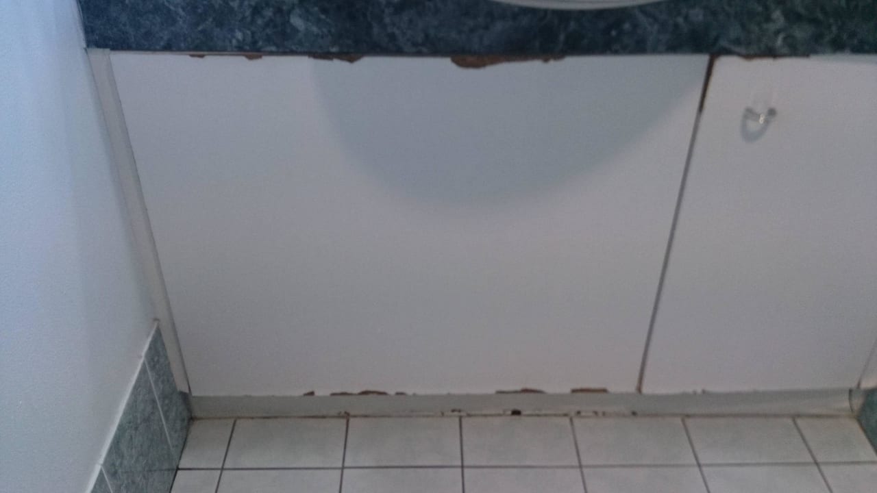 Schrank im Bad Hotel Palm Royale