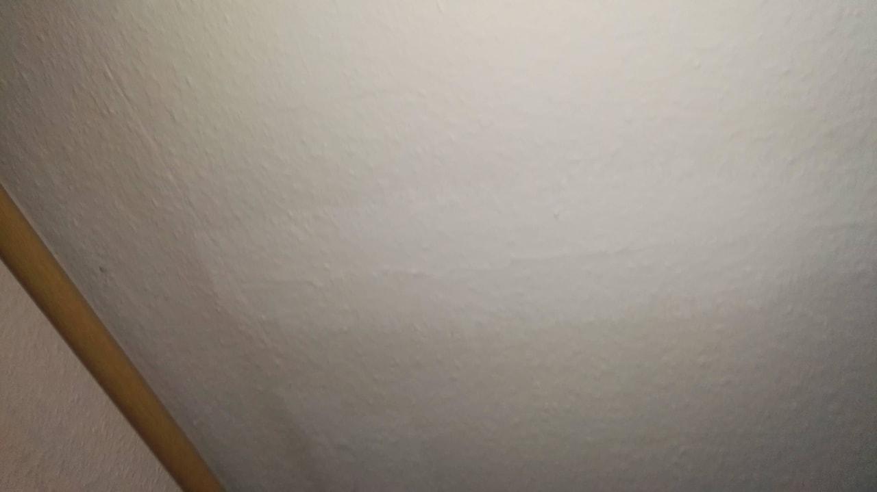 Vergelbte und fleckige Wände Alcor Hotel Feriendorf an der Ostsee