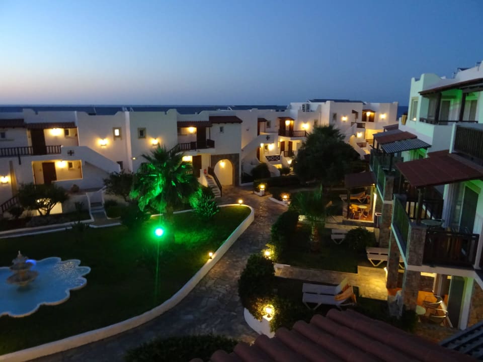 Abends.. Alexander Beach Hotel & Village Resort