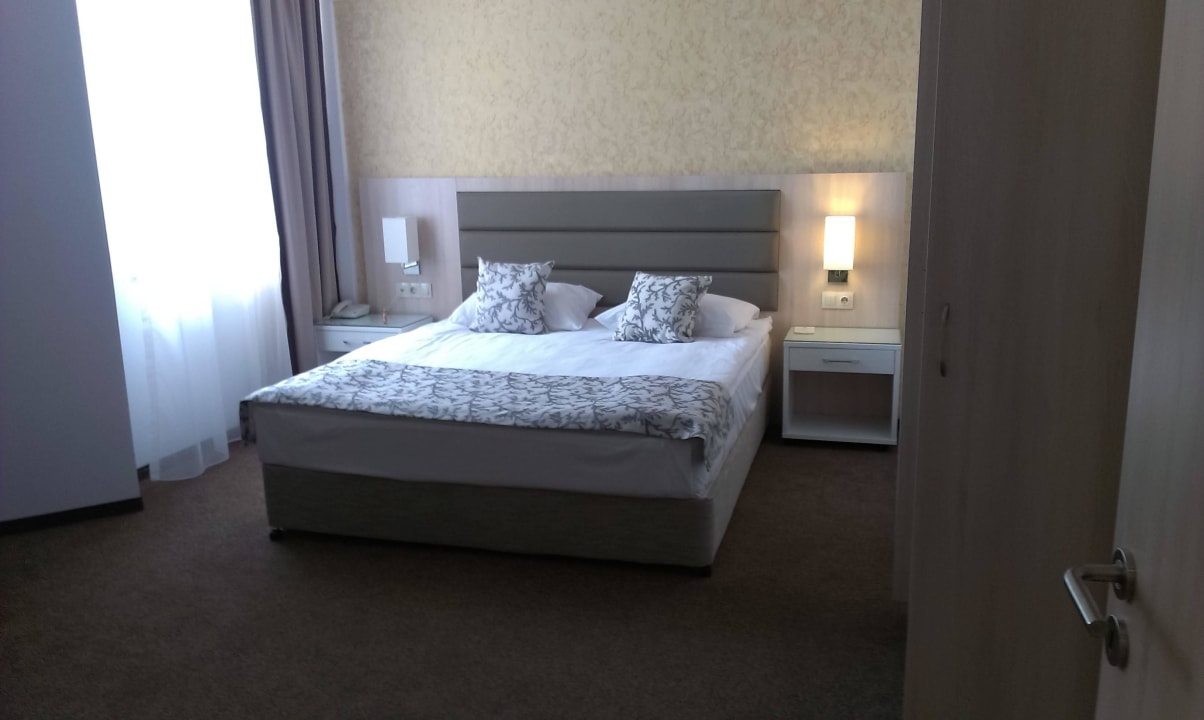 King Size Bett im zweiten Zimmer Dreams Sunny Beach Resort & Spa