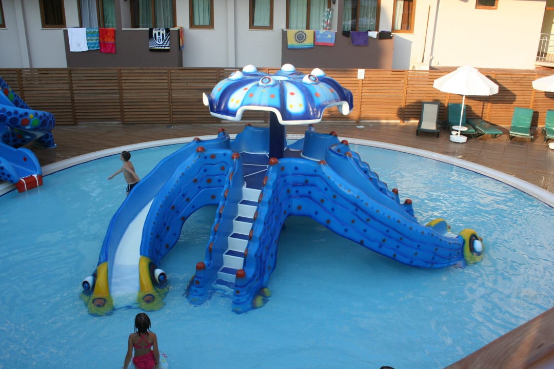 Kinderpool Hane Family Resort