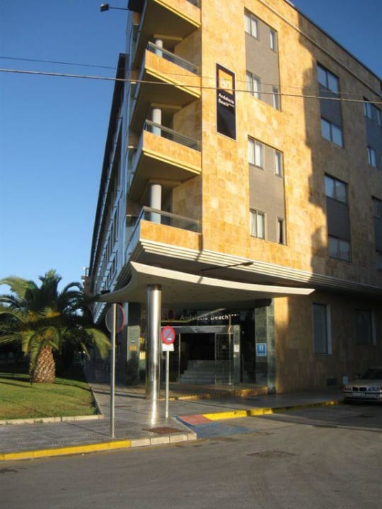 Blick auf den Eingang BQ Andalucia Beach Hotel