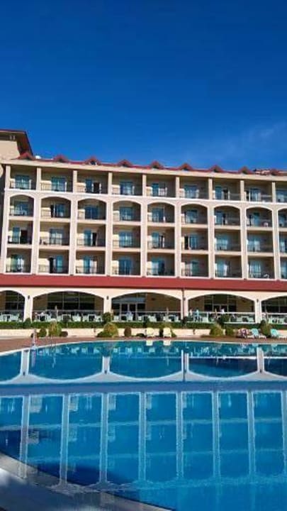 Bick vom Pool zum Haupthaus. Paloma Oceana