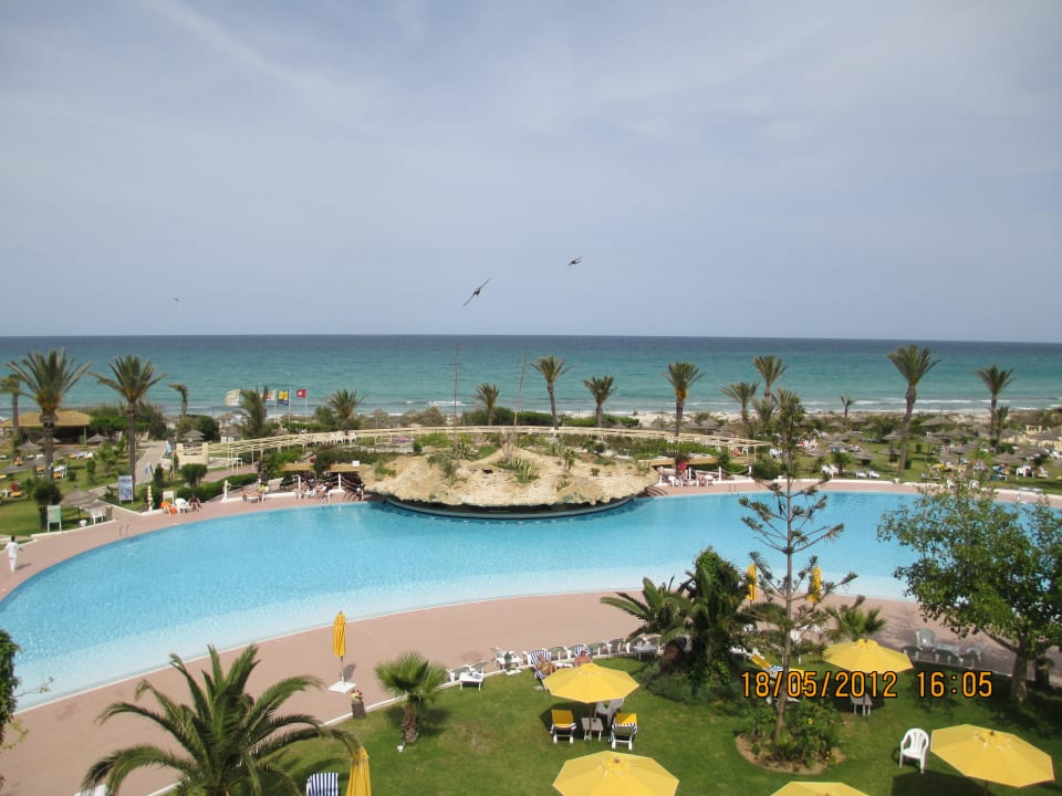 Ausblick vom Zimmer, Pool und Meer Mahdia Beach & Aquapark