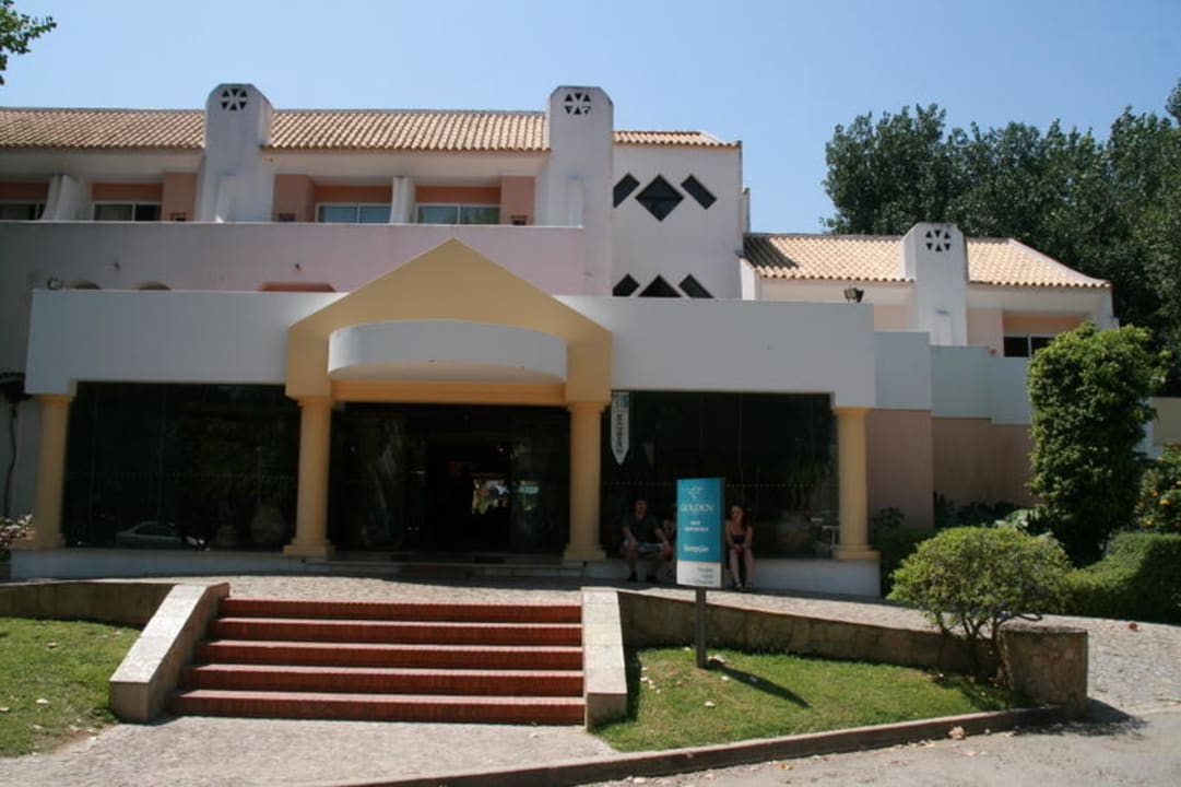 Haupteingang Golden Club Cabanas