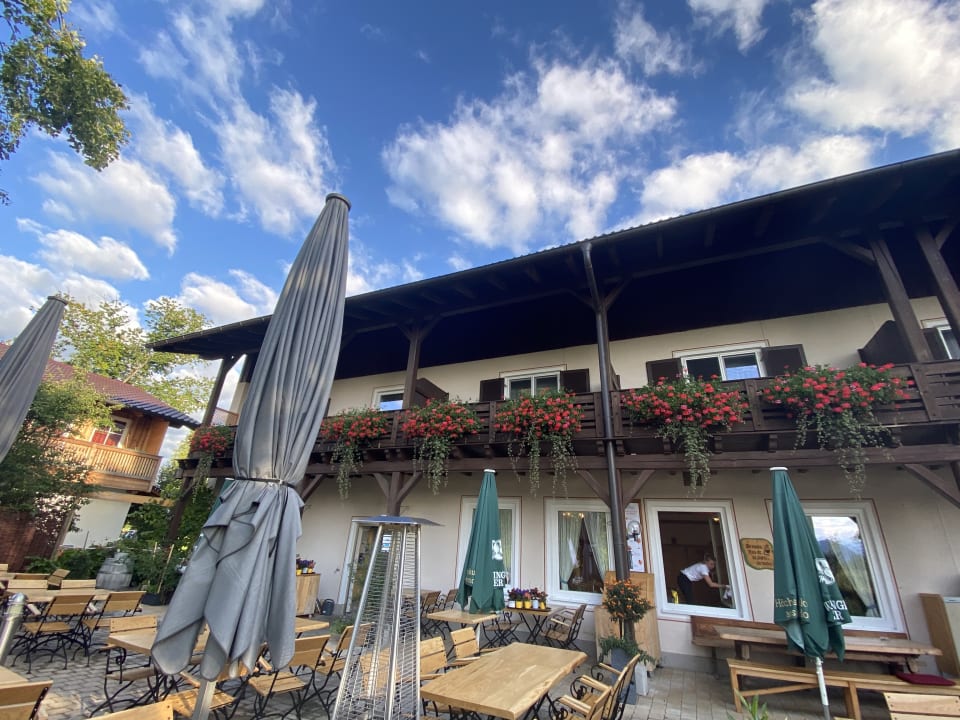 Außenansicht Hotel Zum Fischer am See