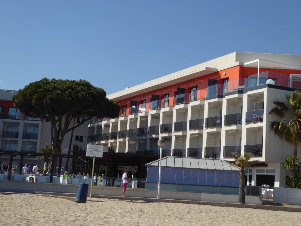 Rechter Hotelfügel vom Strand aus Estival Centurión
