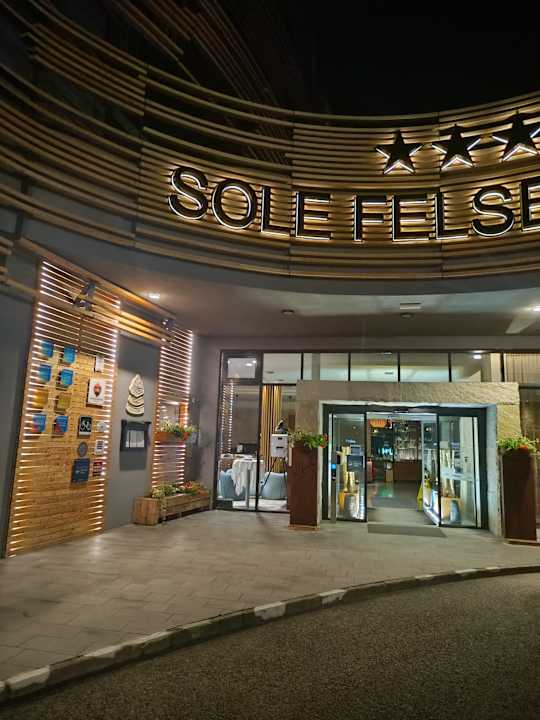 Außenansicht Sole Felsen Hotel