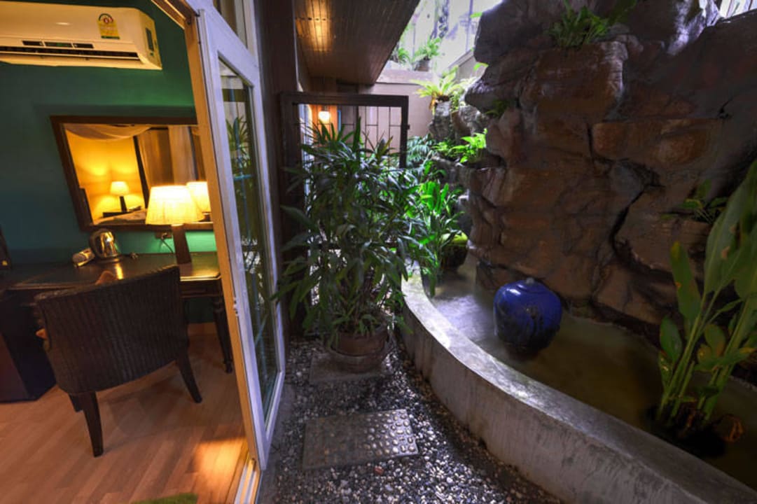 Deluxe King Bed Baan PhuAnda Phuket