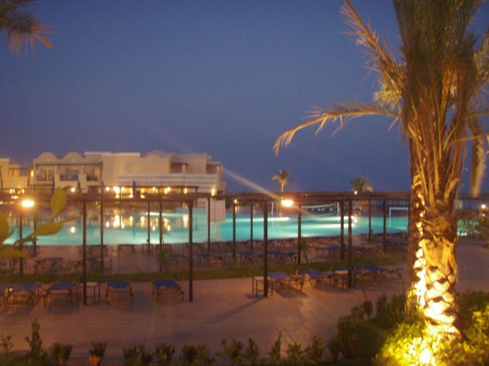 Pool am Abend TUI MAGIC LIFE Kalawy