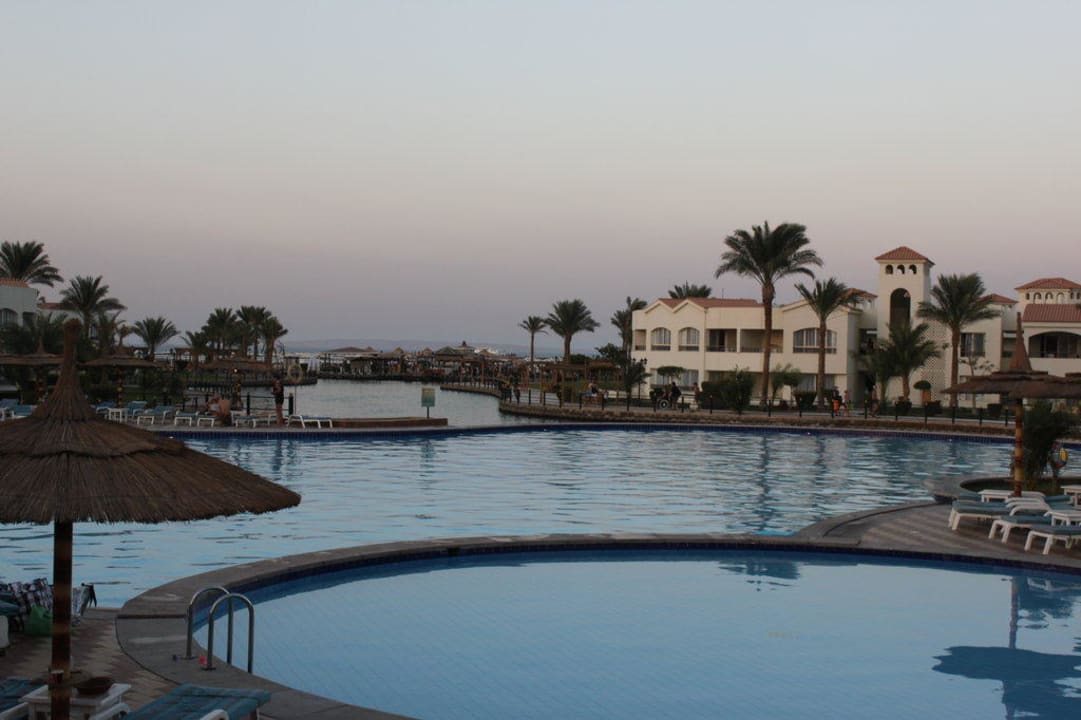 Вид на бассейн Pickalbatros Dana Beach Resort - Hurghada