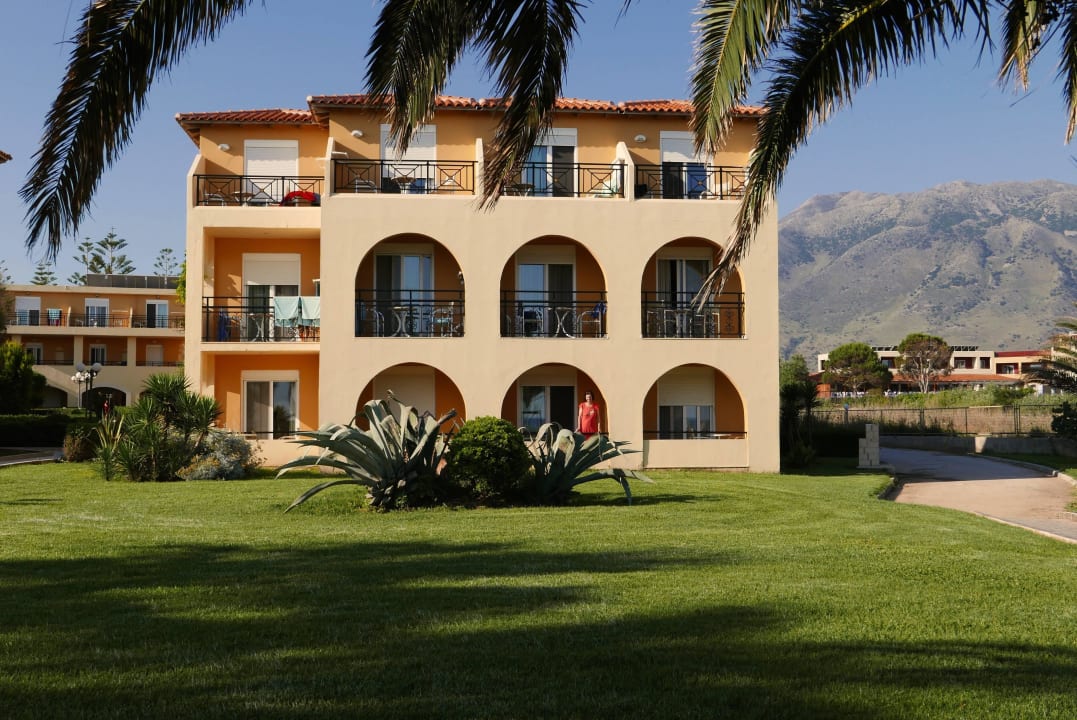 Blick zur Hotelanlage Vantaris Luxury Beach Resort