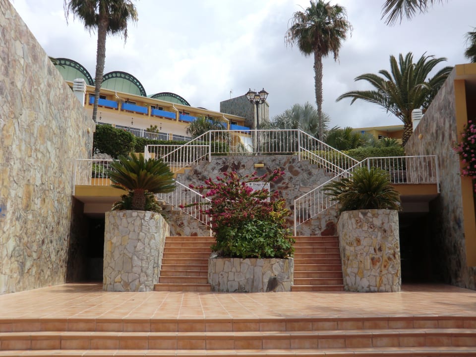 Treppe vom Pool zum Speisesaal Club Hotel Drago Park