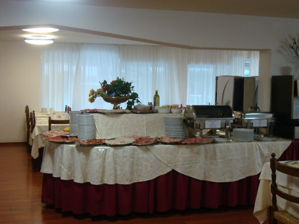 Reichhaltiges Frühstücksbuffet Fantinello Hotel