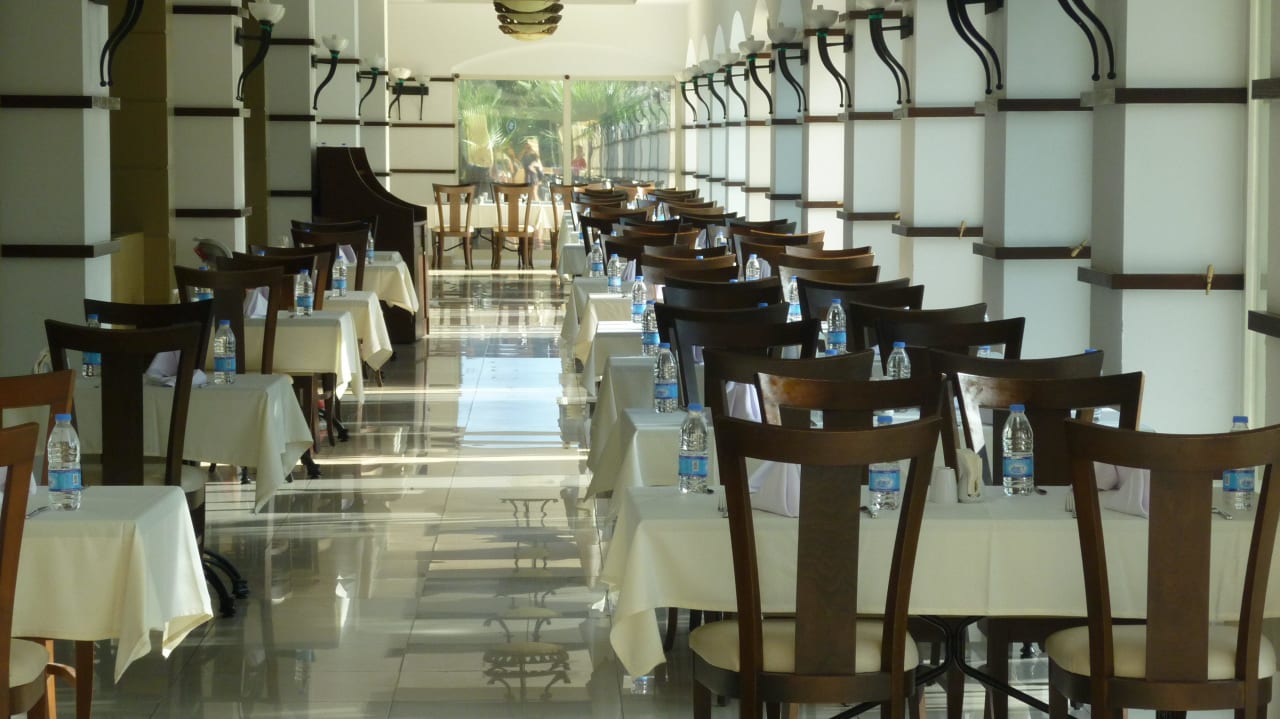 Restaurant drinnen Hotel Süral Resort