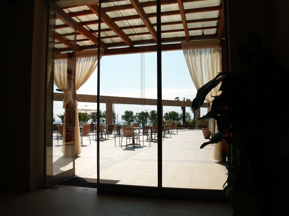 Blick aus der Lobby in Richtung Strand alltoura Club Hotel Poseidon Palace