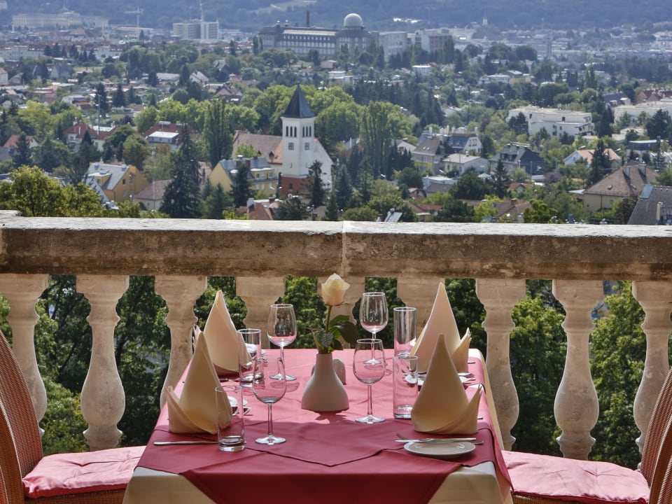 Ausblick Austria Trend Hotel Schloss Wilhelminenberg