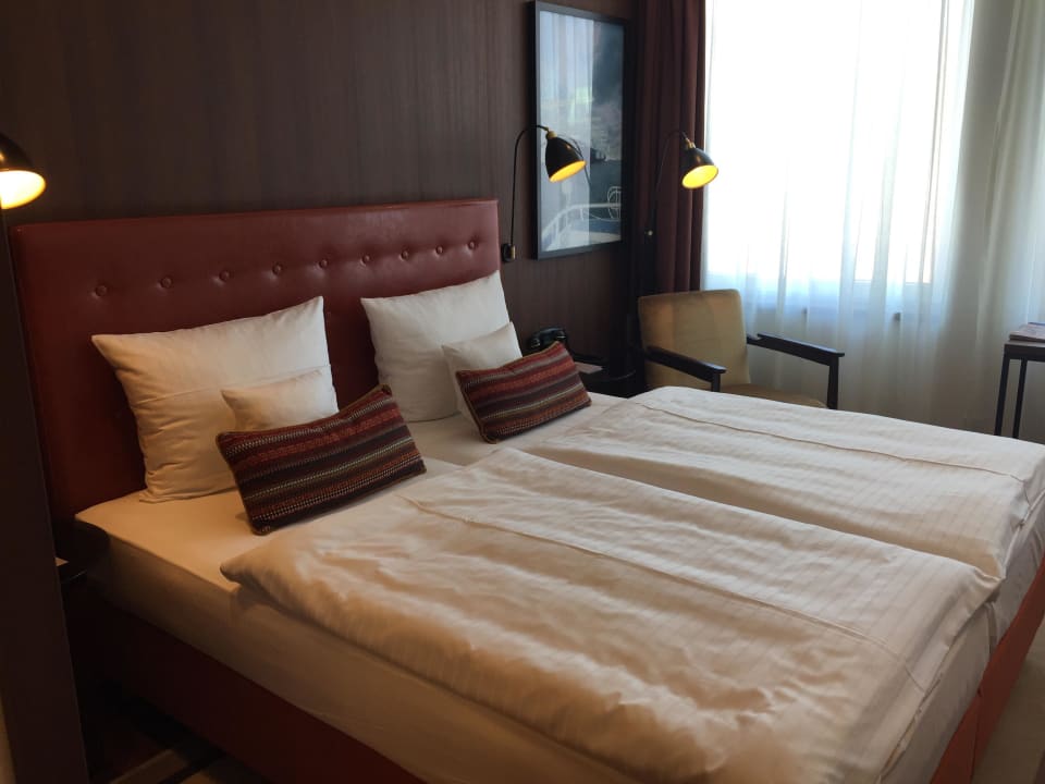 Doppelbett AMERON Hamburg Hotel Speicherstadt