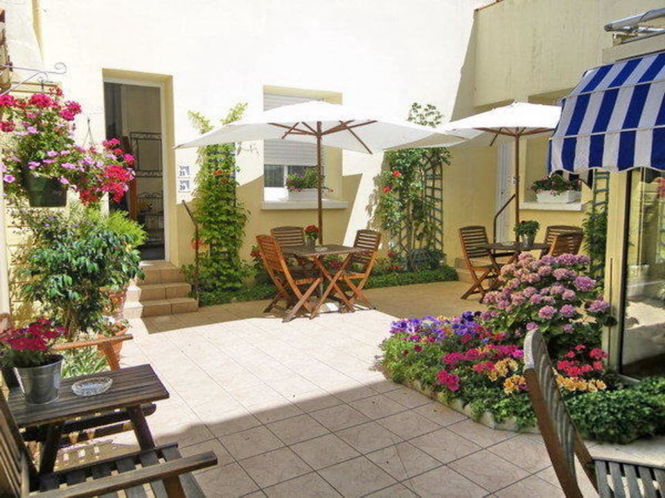 Patio Fleuri Hotel Antoine