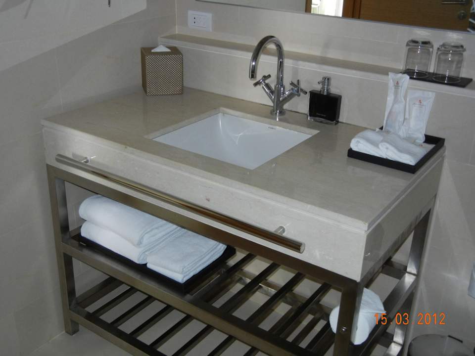 Bad mit Waschbecken JC Kevin Sathorn Bangkok Hotel