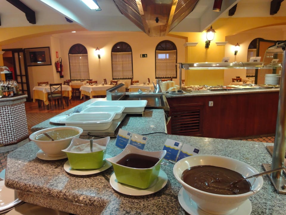 Laufende Zubereitung Crepes, Spiegeleier etc.  allsun Hotel Los Hibiscos