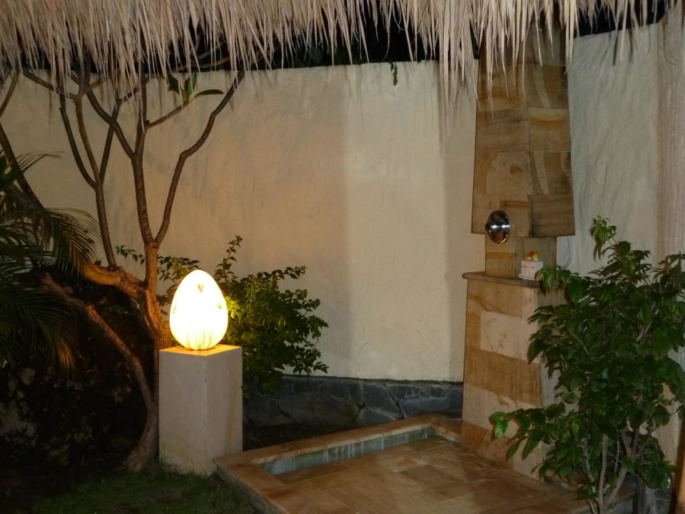 Badezimmer Alam Batu Beach Bungalow Resort