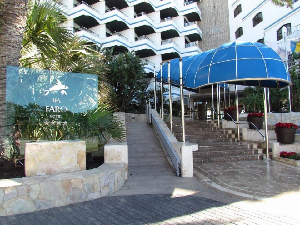 Entrance Hotel Faro, a Lopesan Collection Hotel