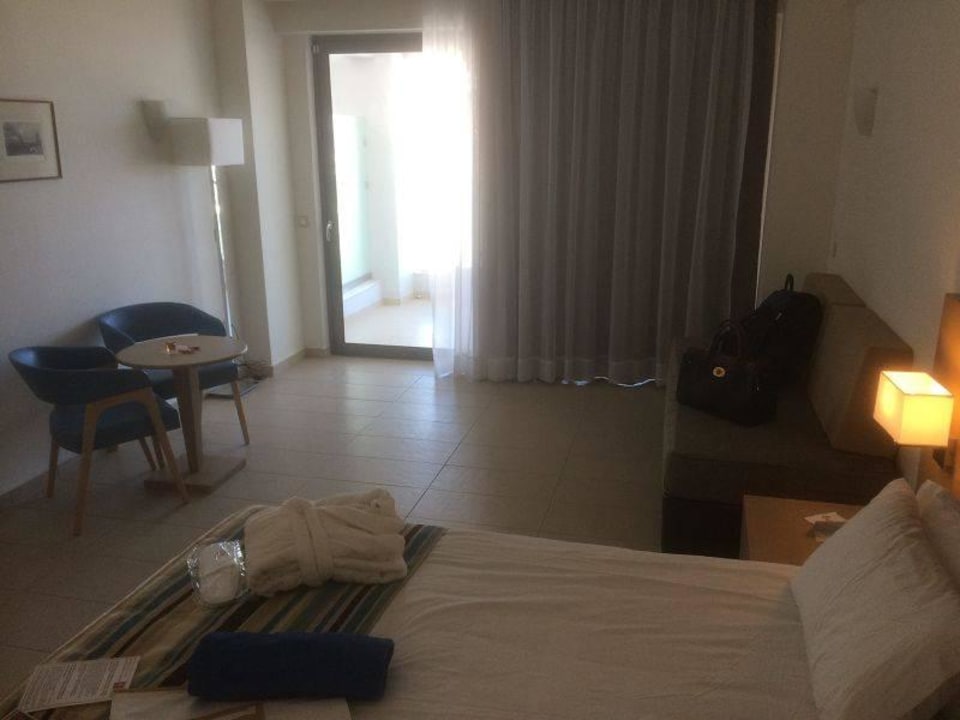 Hauptgebäude Asterias Beach Resort