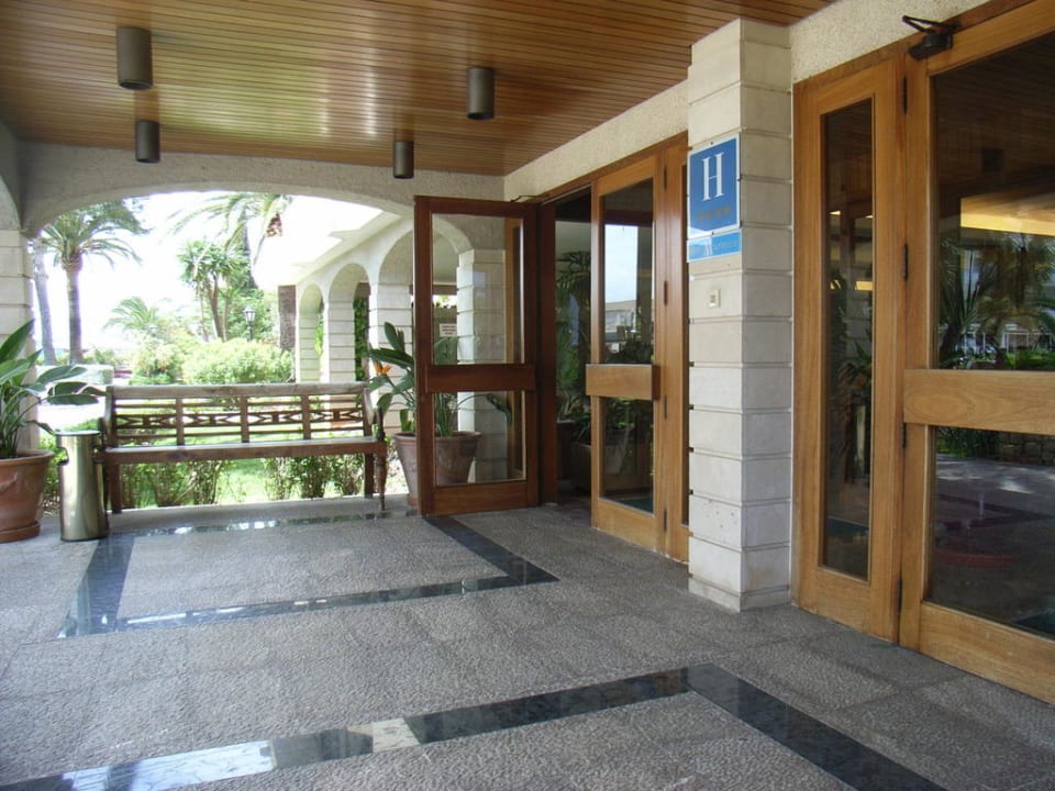 Der Eingang des Hotels allsun Hotel Bahia del Este