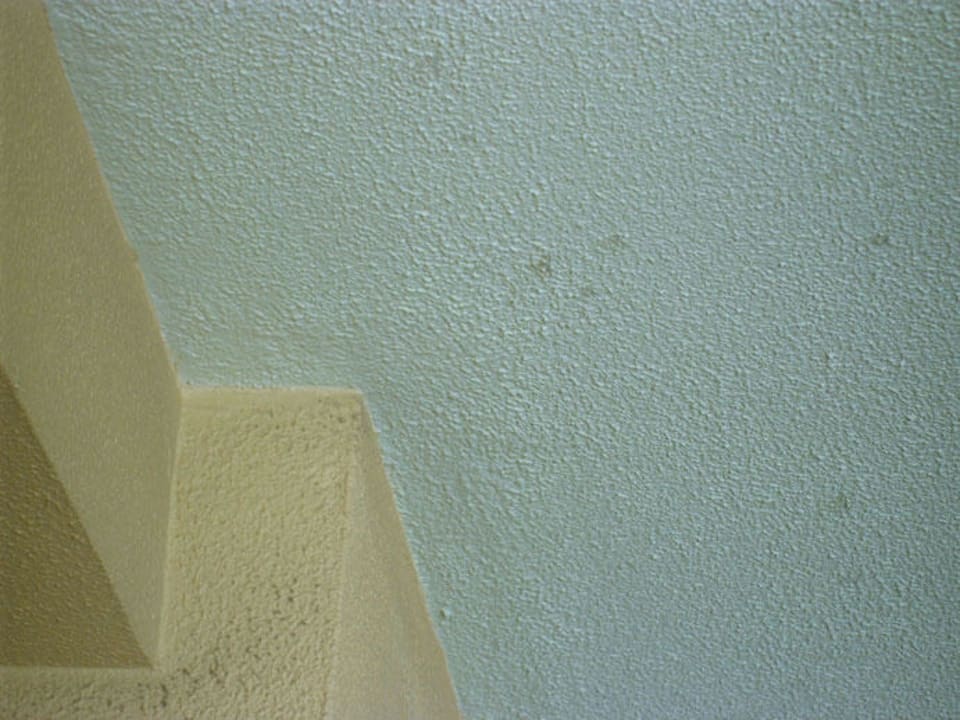 Staub und Dreck an der Zimmerdecke Bull Reina Isabel & Spa