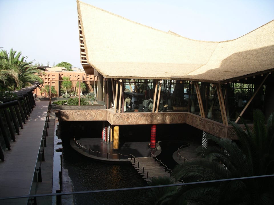 R. Burton Bar Lopesan Baobab Resort