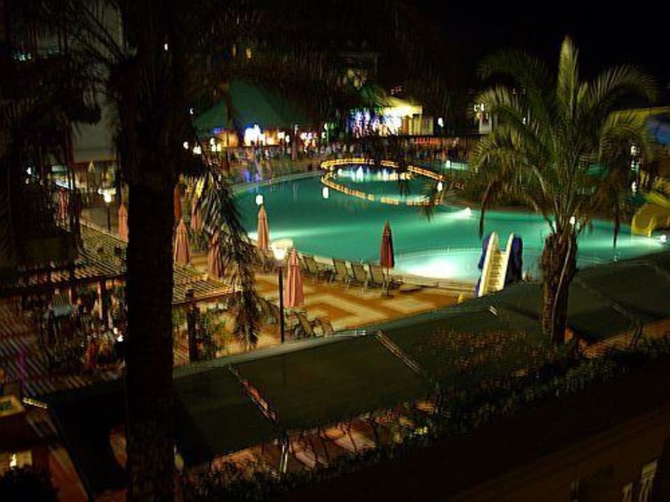 Blick vom Balkon Zimmer 6.003 auf Nachbarhotel Trendy Aspendos Beach Hotel