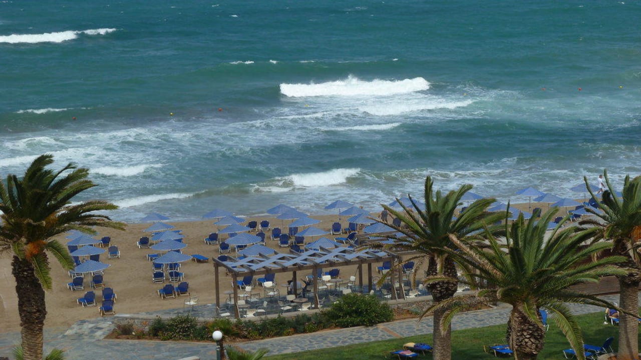 Strand mit Liegen Calimera Sirens Beach