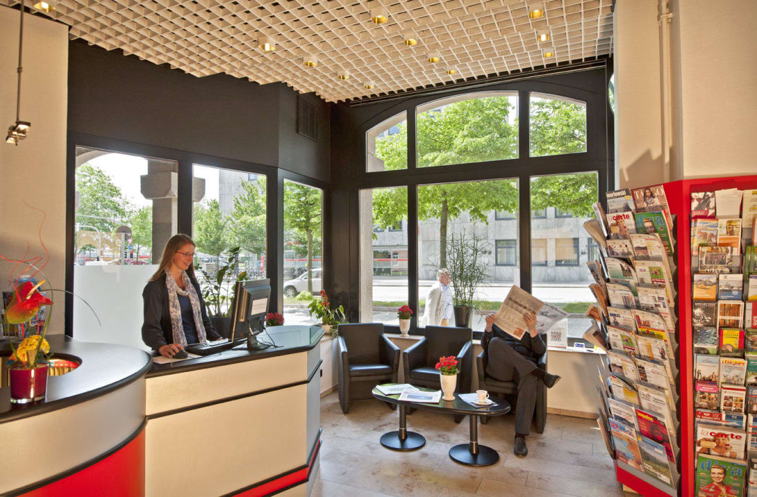 Sitzecke an der Rezeption Hotel Berliner Hof