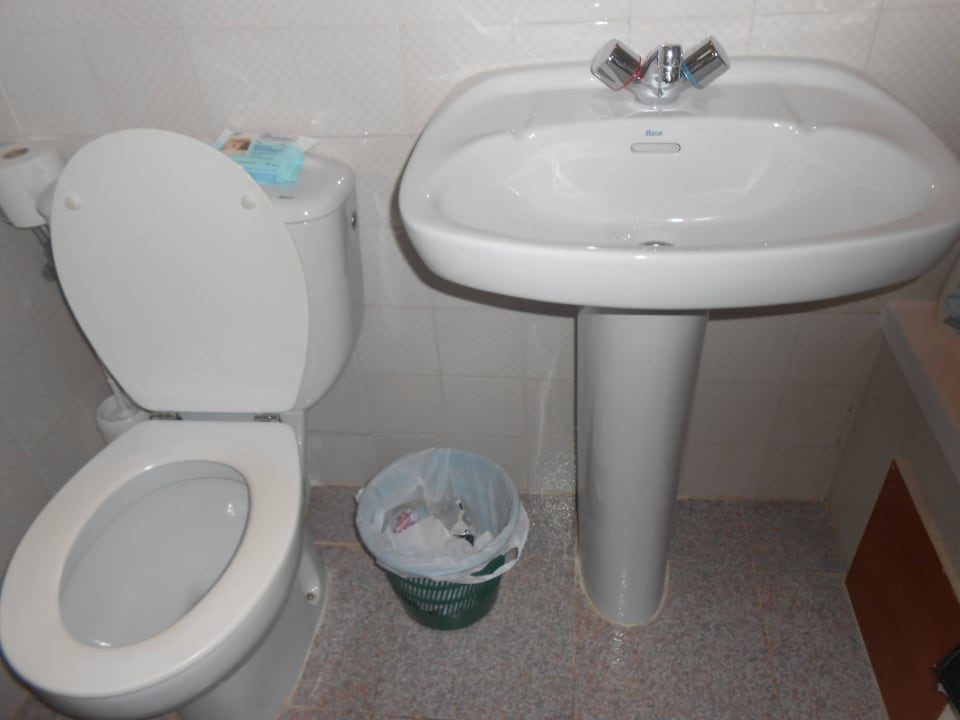 WC und Waschbecken Hostal Villa Cati