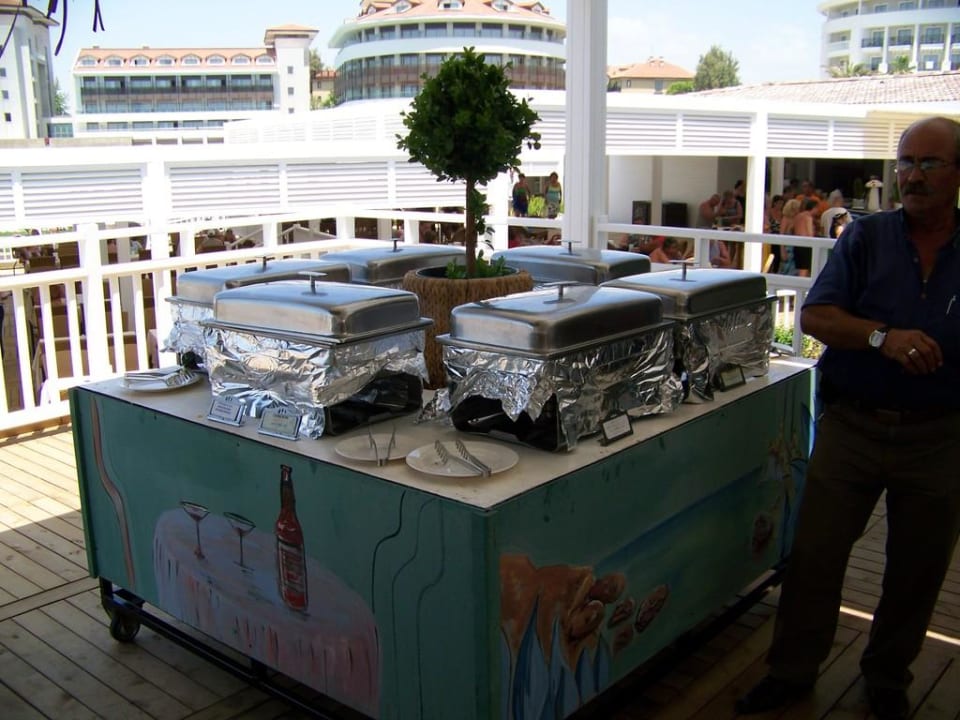 Büffet an der Strandbar Can Garden Resort