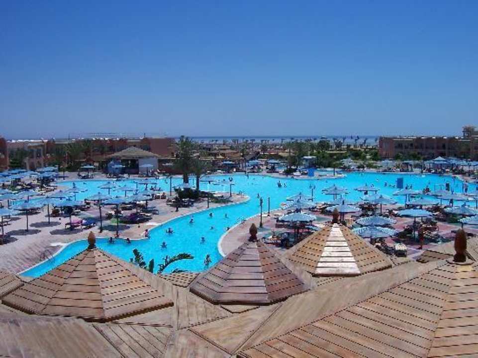 Panorama   an dem Pool Pickalbatros Royal Moderna Resort-Sharm El Sheikh