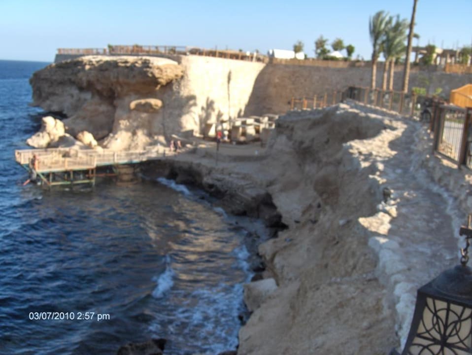 2. Zugang zum Meer mit Sonnenliegen The Grand Hotel Sharm El Sheikh